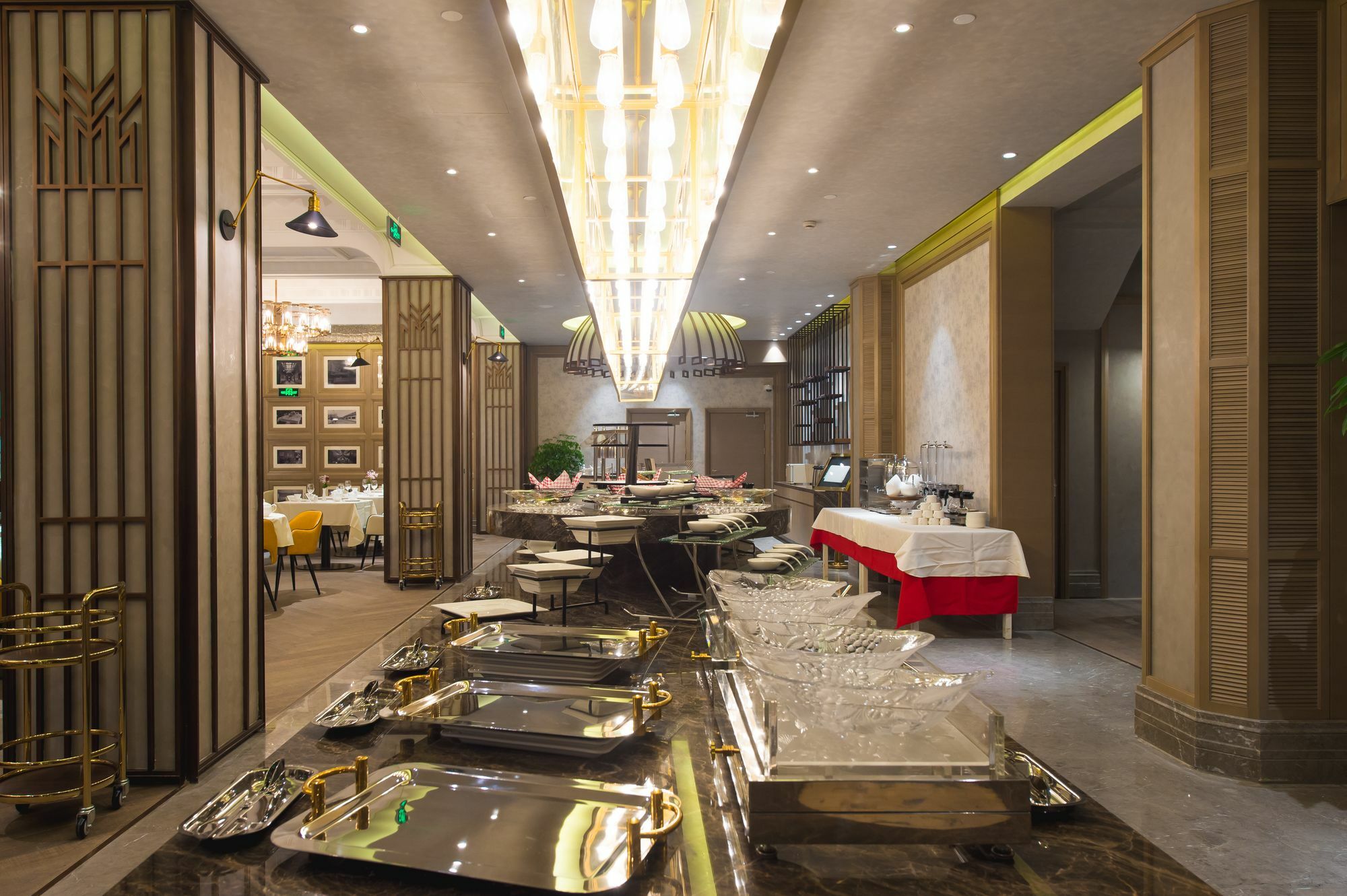 Jinjiang Metropolo Classiq Shanghai Nanjing Road Exterior photo