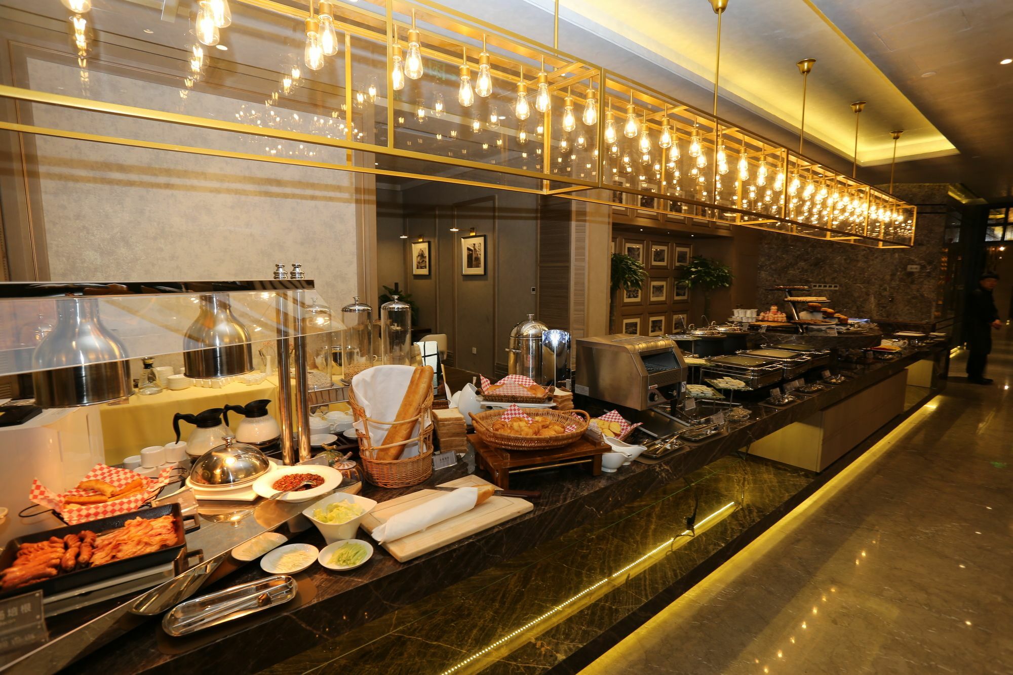 Jinjiang Metropolo Classiq Shanghai Nanjing Road Exterior photo